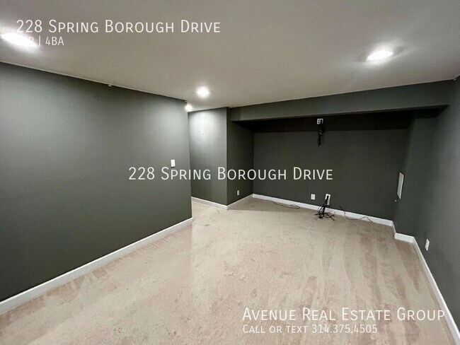 Building Photo - 228 Spring Borough Dr