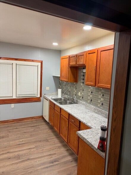 Building Photo - 126 Putnam St SW