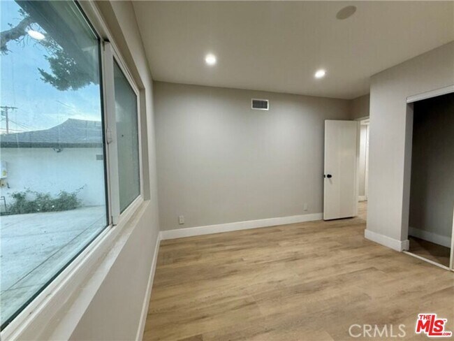 Building Photo - 8561 Marklein Ave