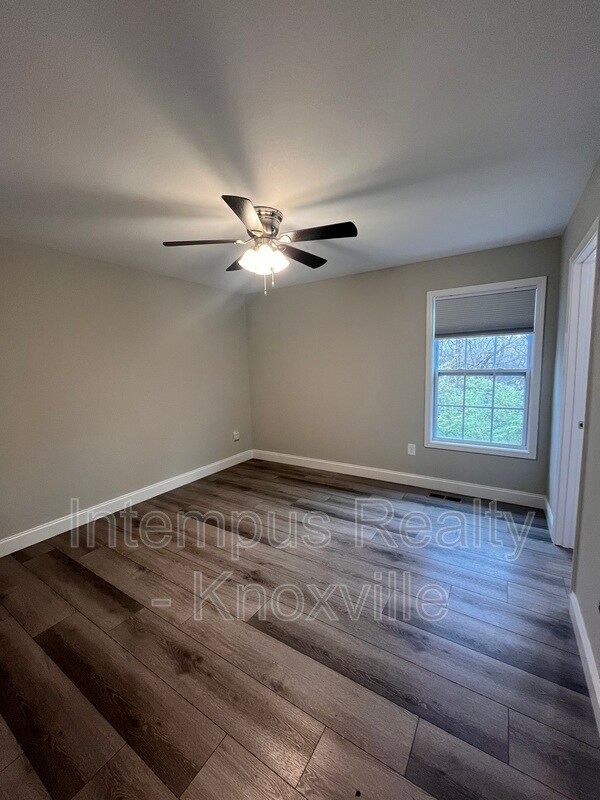 Building Photo - 355 W Outer Dr