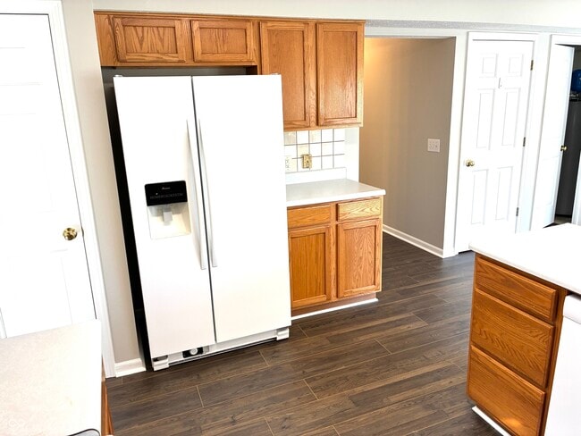 Building Photo - 5761 Cantigny Way S