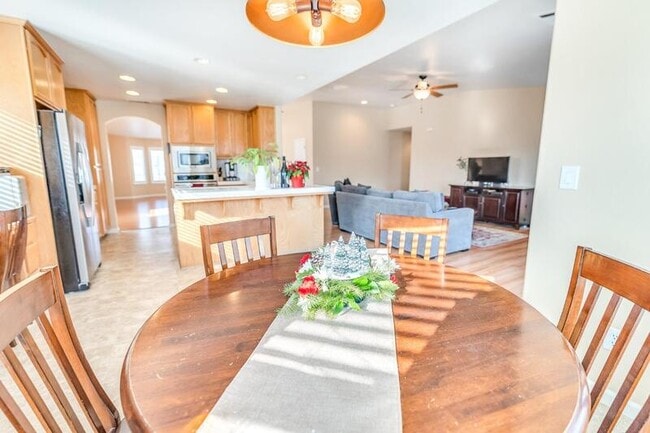 Building Photo - 679 Apricot Ct
