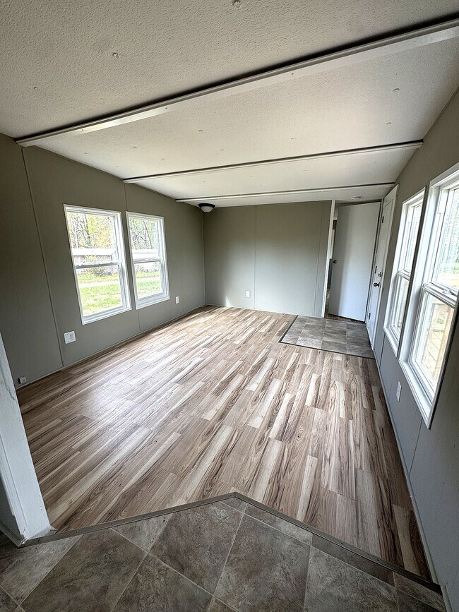 Building Photo - 233 Jolly Roger Dr