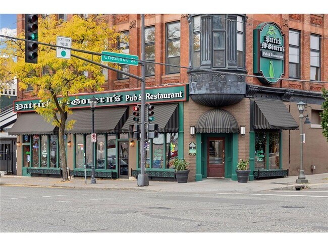 Building Photo - 380 Ramsey St