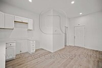 Building Photo - Cozy 2 Bed/1 Bath Unit In Peaceful Homeland Neighborhood!