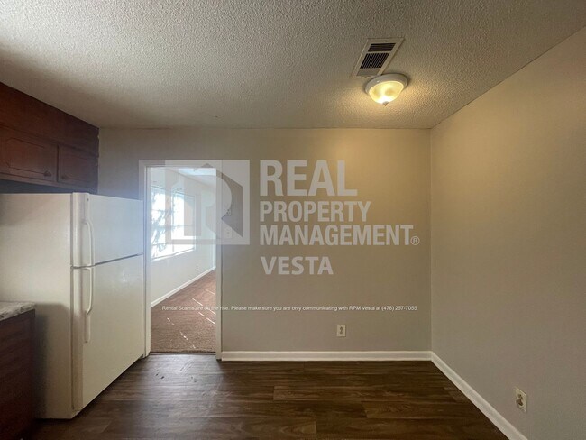 Building Photo - Three Bedroom House in South Macon