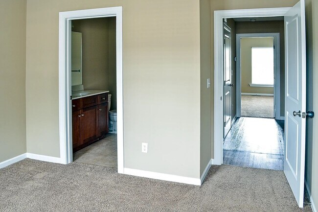 Building Photo - Adderman Point- 2 bed/2.5 bath Apartment