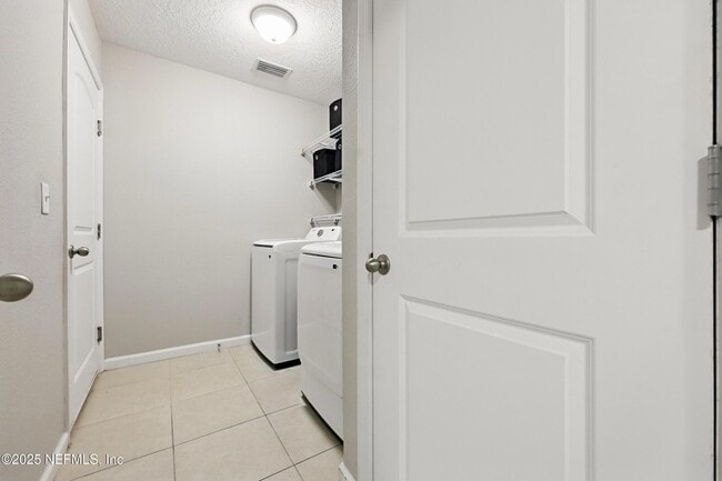 Building Photo - 3253 Hidden Meadows Ct