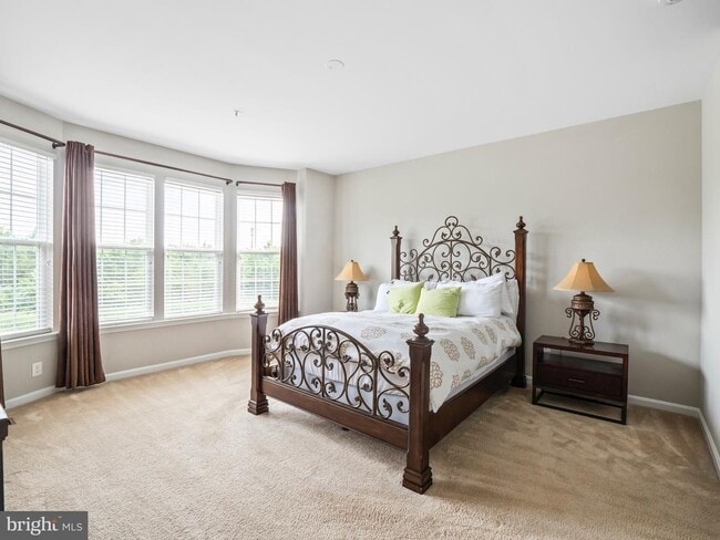 Building Photo - 43889 Centergate Dr