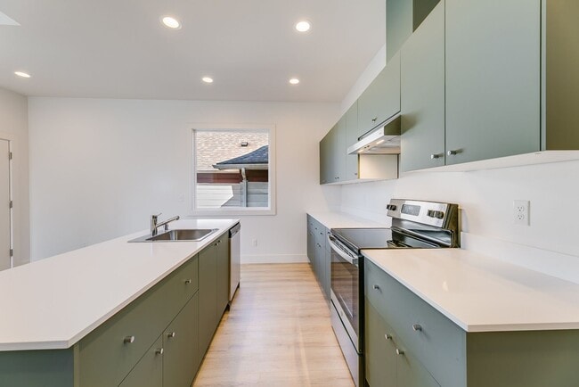 Building Photo - 1414 20th Ave