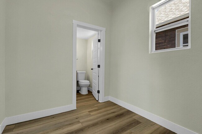 Building Photo - $2,295 - 2 Bed, 1 Bath Newly Renovated Hom...