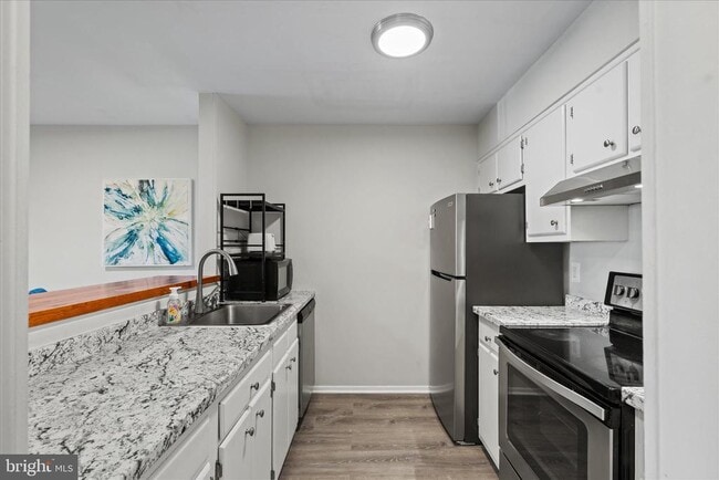 Building Photo - 3911 Woodhue Pl