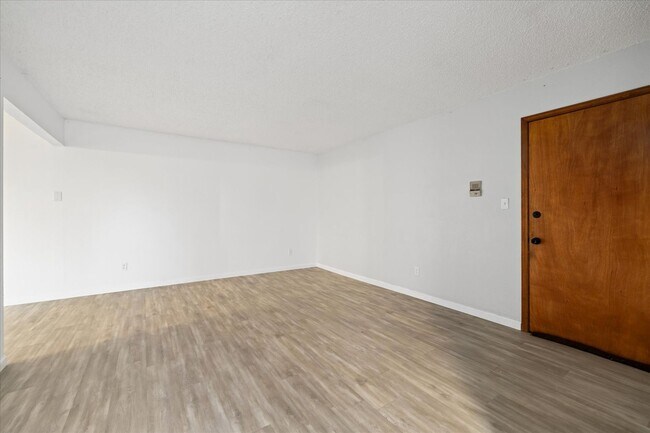 Building Photo - Bright & Updated 2 Bed Rental – Move-In Re...