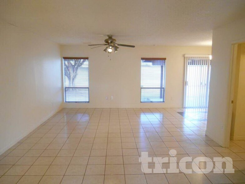 Building Photo - 1128 W Hermosa Dr