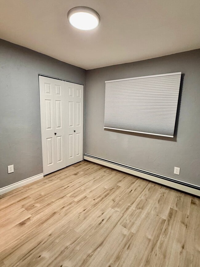 Building Photo - Fully Remodeled 2 Bed | 1 Bath Ground-Level Condo – No Stairs!