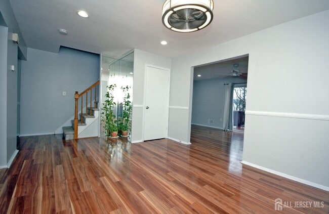 Building Photo - 4 White Oaks Dr