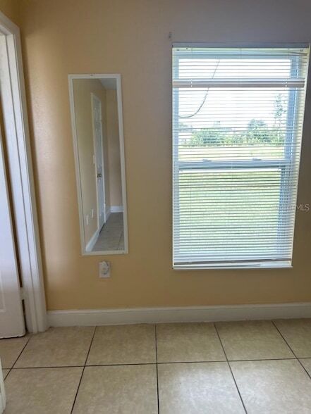 Building Photo - 394 Colonade Ct