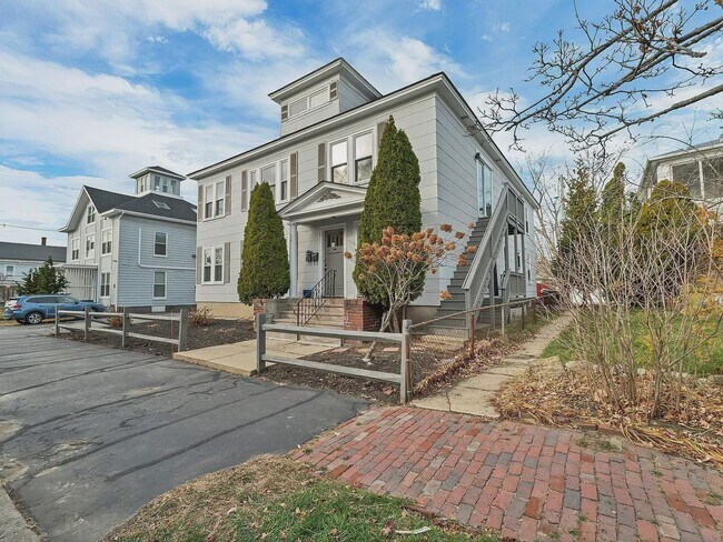 Building Photo - 56 Brook St