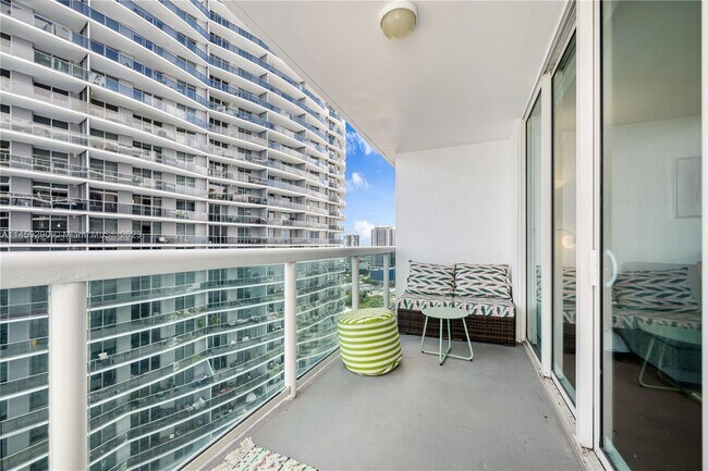 Building Photo - 1800 N Bayshore Dr