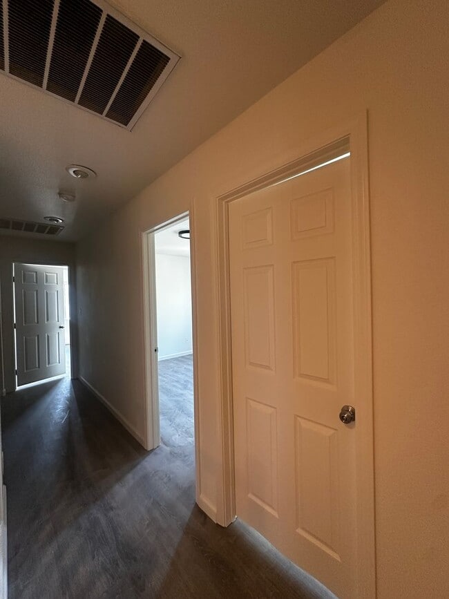 Building Photo - 3 Bedroom Home in the SW!