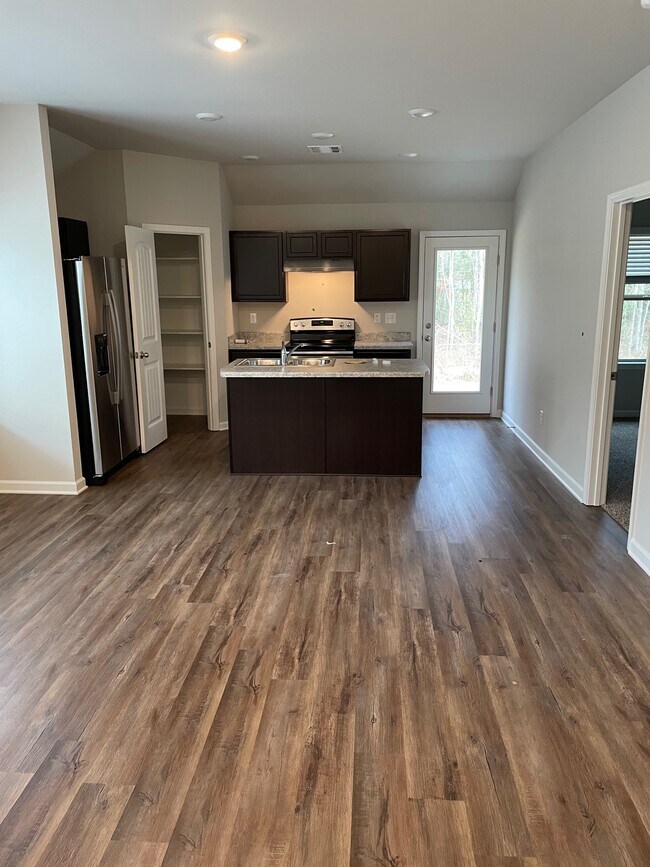 Building Photo - 13356 Isabella Blvd