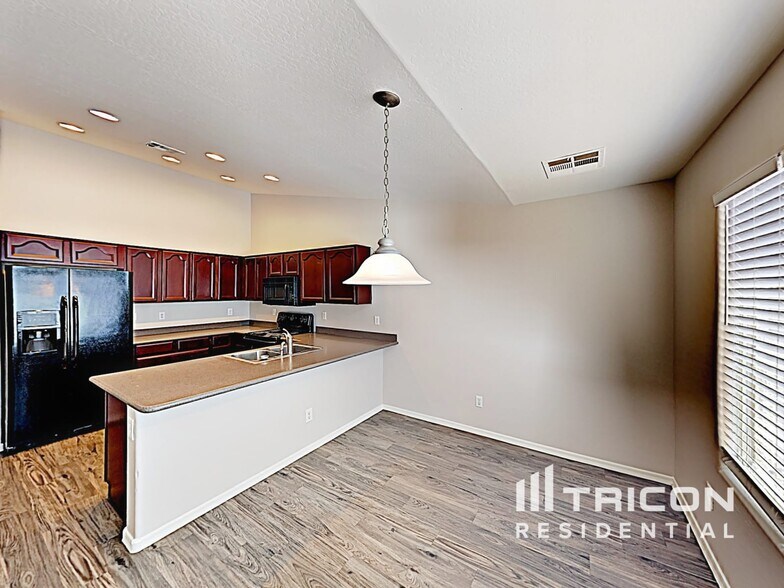 Building Photo - 2117 W Pickett Ct