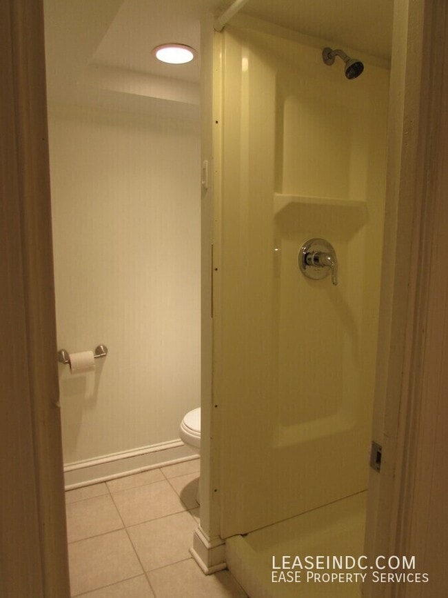 Building Photo - 2517 3rd St NE