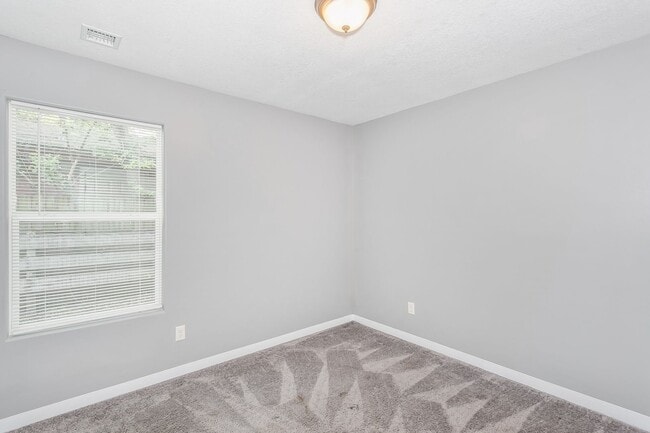 Building Photo - Spacious Duplex Near St. Joe