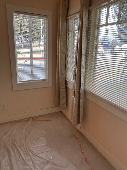 Building Photo - 515 N Garfield Ave