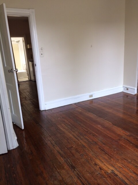 Building Photo - 220 Buckingham Pl