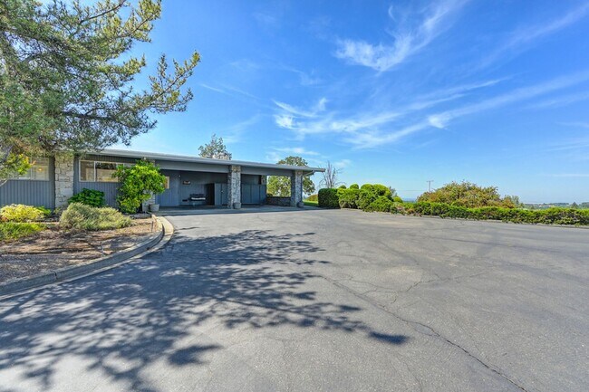Building Photo - 1000 Grass Valley Hwy