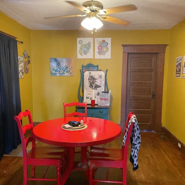 Building Photo - 208 S Main St