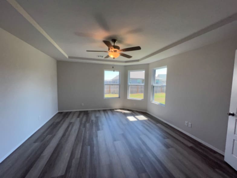 Building Photo - 13923 S Quincy St