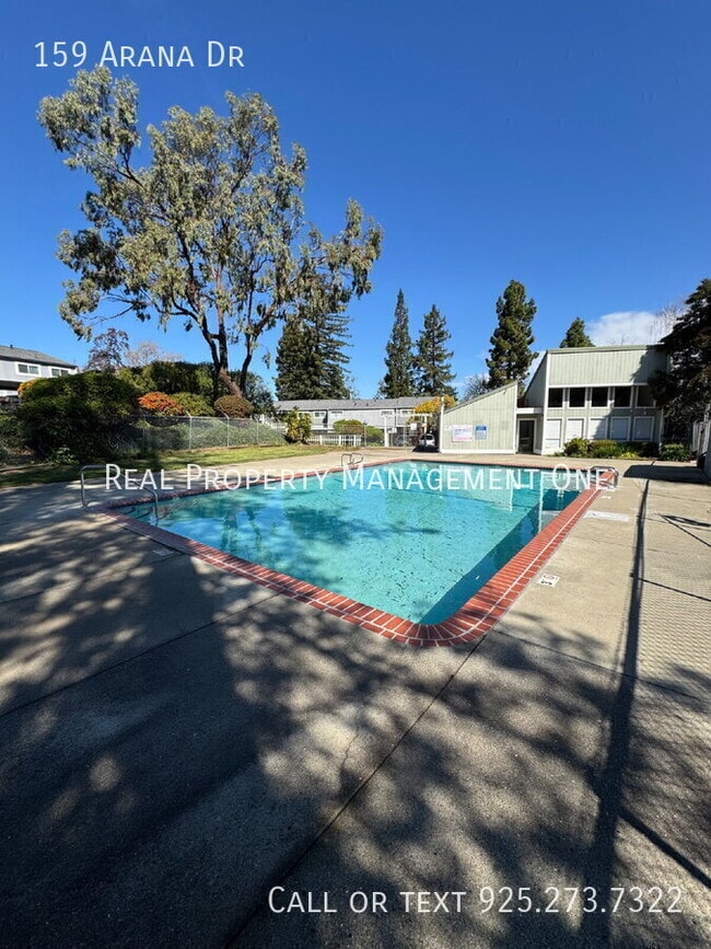 Building Photo - 159 Arana Dr