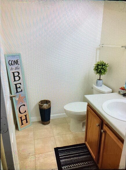 Building Photo - 6021 Castlegate Dr W
