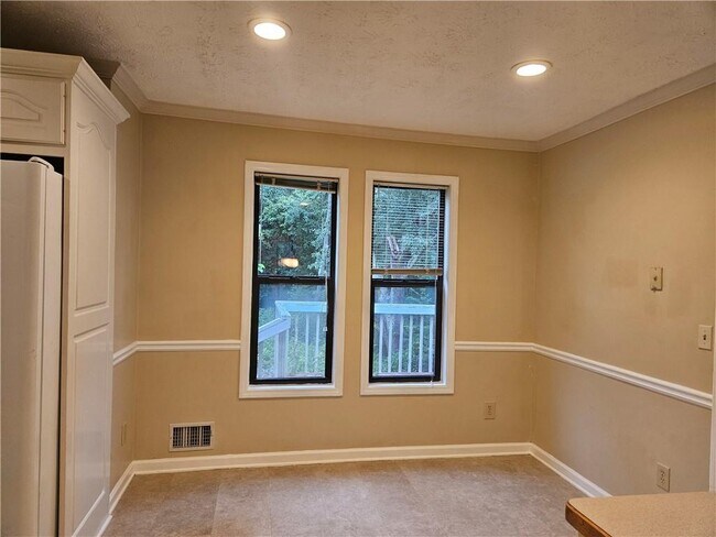Building Photo - 395 Monivea Ln