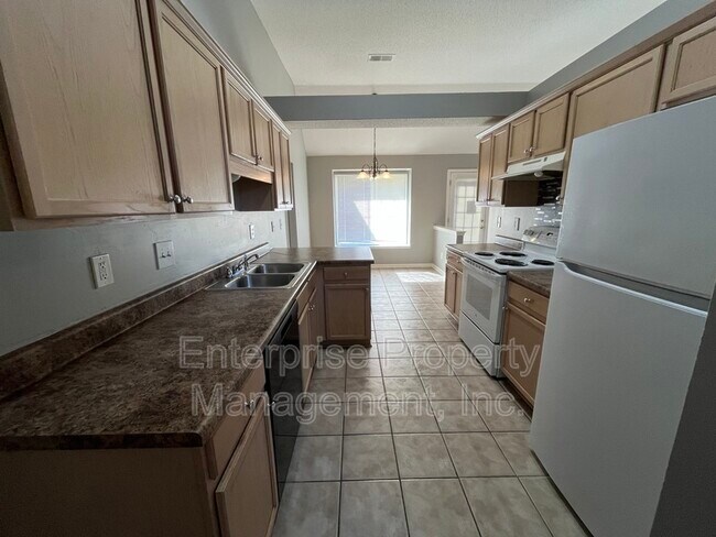 Building Photo - 10095 Lynham Dr