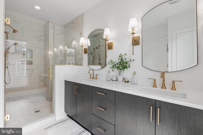 Building Photo - 8201 River Rd