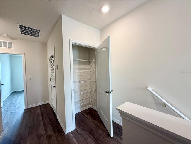 Building Photo - 1213 BALSAM Dr