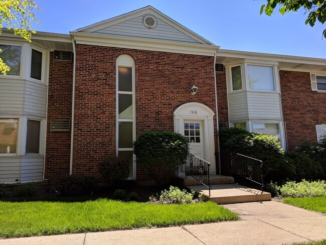 Building Photo - 518 W Miner St