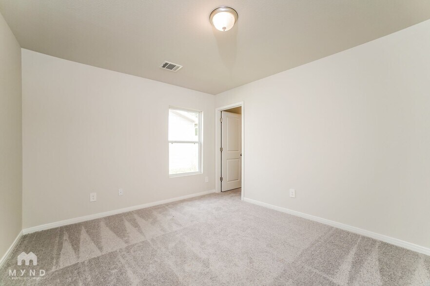 Building Photo - 15668 Del Norte Dr
