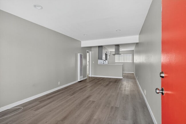 Building Photo - 10442 Lampson Ave