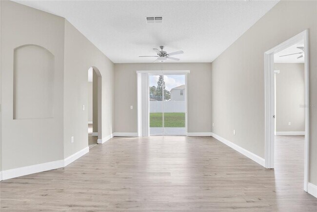 Building Photo - 407 Acacia Tree Way