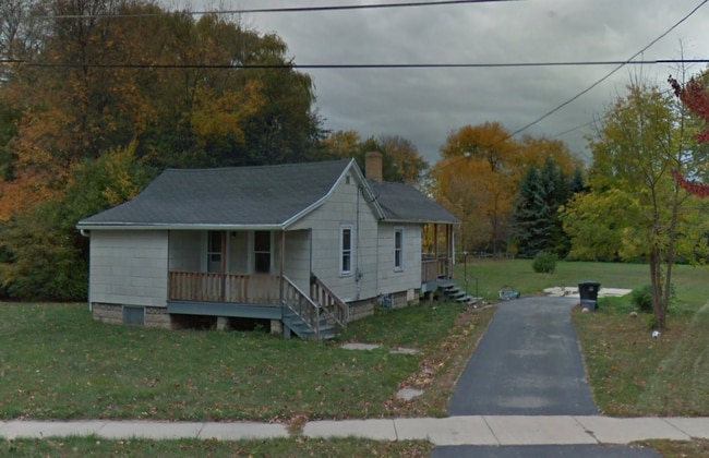 Primary Photo - 216 W Foster St