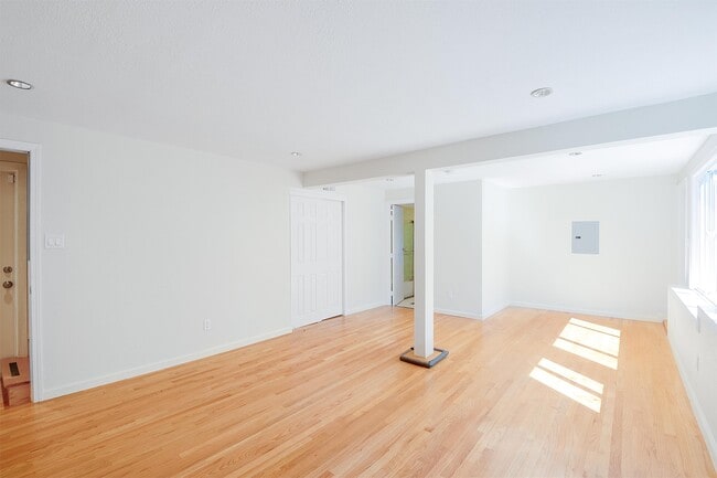 Building Photo - 2280 Rollingwood Dr