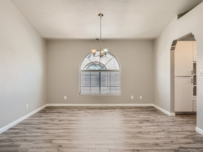 Building Photo - 1411 Santa Margarita St