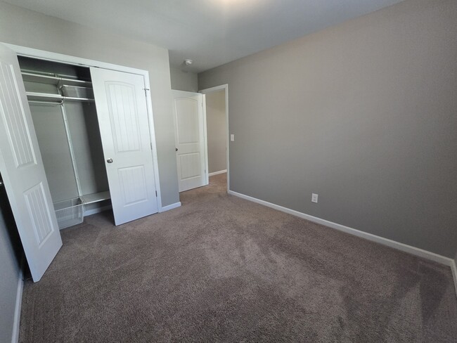 Building Photo - 3917 Valley Side Ct