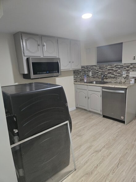 Building Photo - 1237 Mayflower Ave