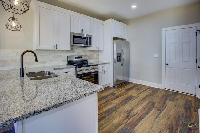 Building Photo - 523 E Chappell St