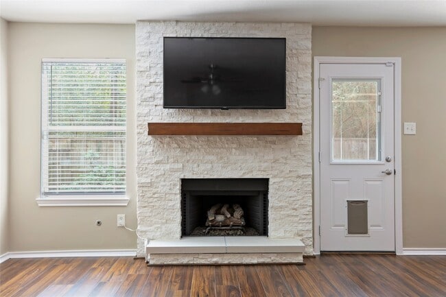 Building Photo - 134 S Walden Elms Cir